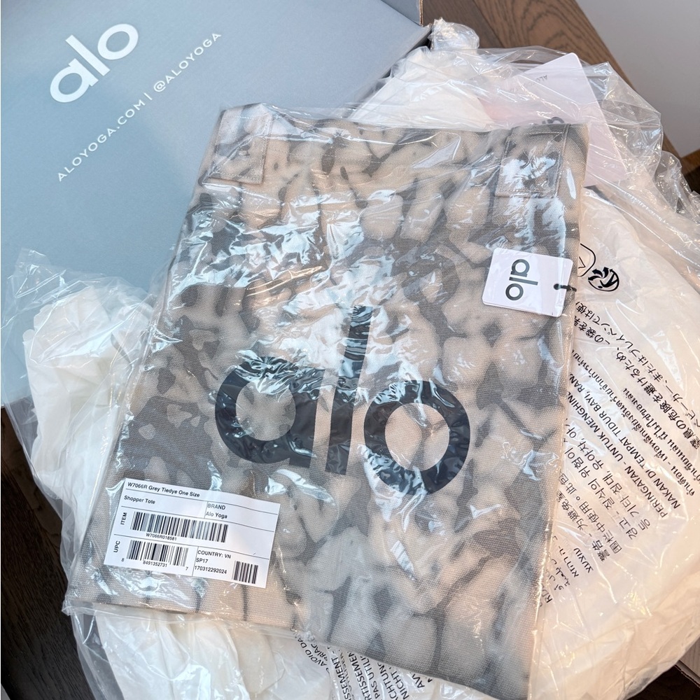 ALO Yoga tote bag